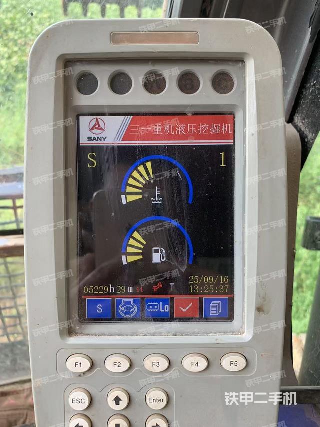 駕駛室整體（整機(jī)外觀）