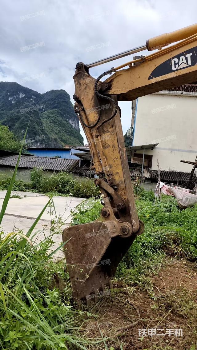 鏟斗右后整體(工作和回轉(zhuǎn)裝置) 鏟斗右后整體(工作和回轉(zhuǎn)裝置)