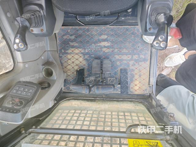 驾驶室整体（整机外观）