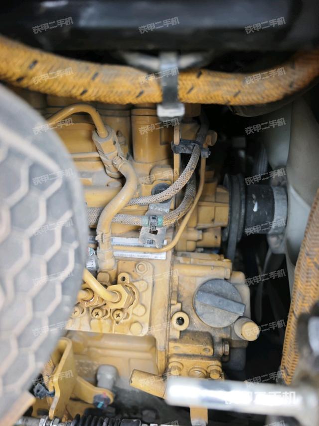 液压泵舱室正面整体(整机外观) 液压泵舱室正面整体(整机外观)