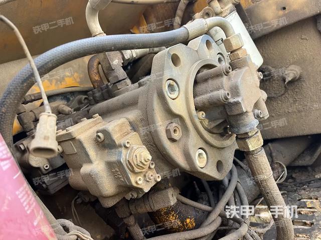 液压泵舱室正面整体(整机外观) 液压泵舱室正面整体(整机外观)