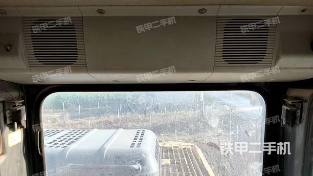 座椅右侧控制台/钥匙门/油门/含右手柄(驾驶室部分) 座椅右侧控制台/钥匙门/油门/含右手柄(驾驶室部分)