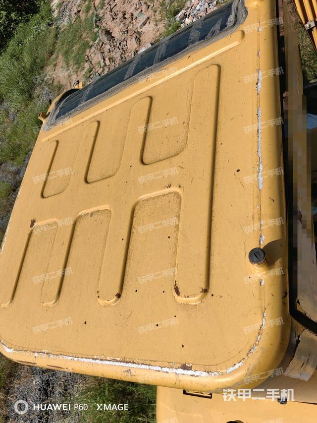 驾驶室顶部(整机外观) 驾驶室顶部(整机外观)