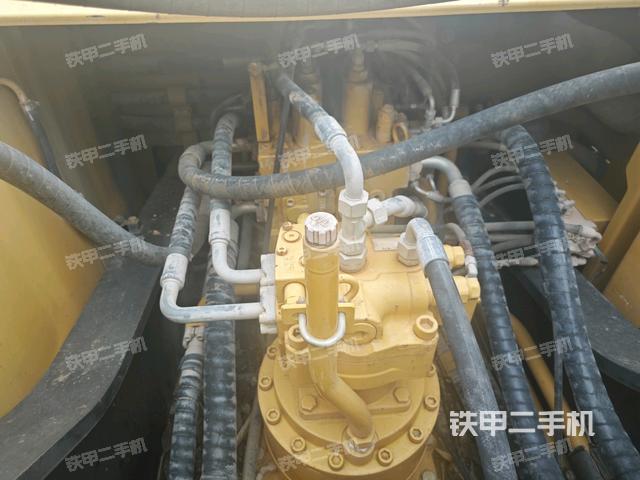 回轉(zhuǎn)馬達(dá)和主控閥(整機(jī)外觀) 回轉(zhuǎn)馬達(dá)和主控閥(整機(jī)外觀)