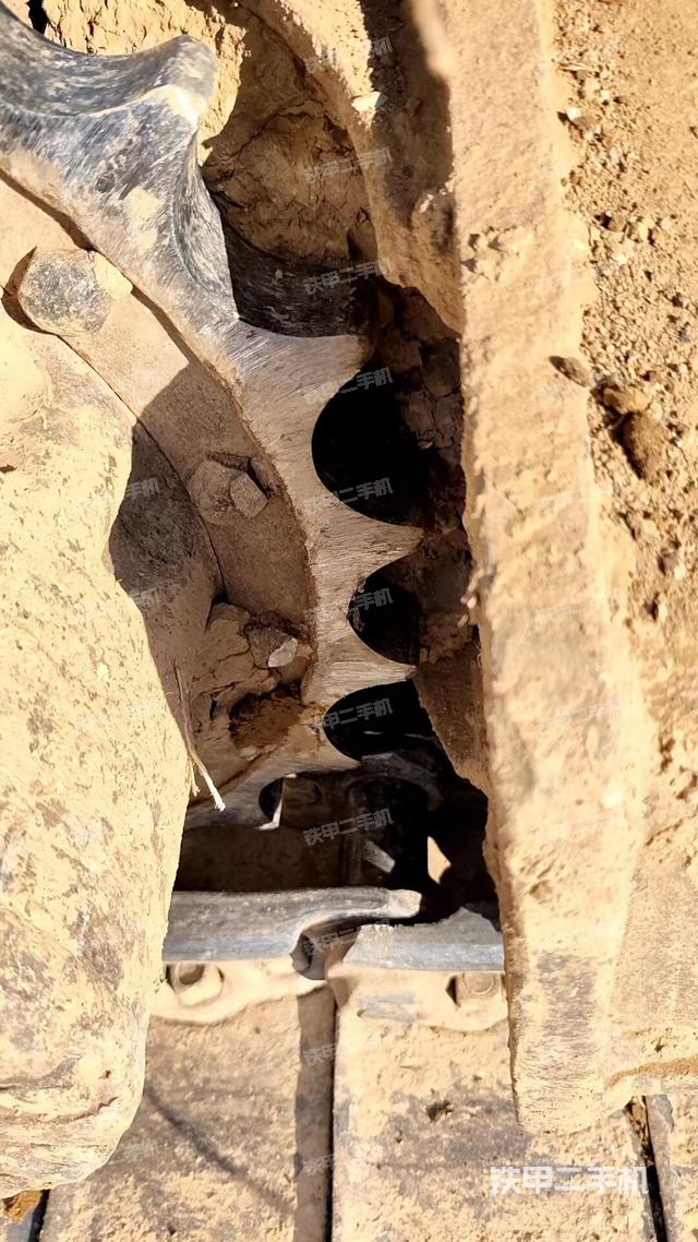 左导向轮(行走机构) 左导向轮(行走机构)