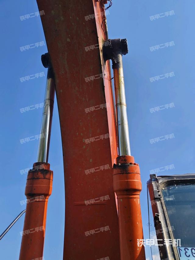 大臂油缸整體?豎拍(工作和回轉(zhuǎn)裝置) 大臂油缸整體?豎拍(工作和回轉(zhuǎn)裝置)