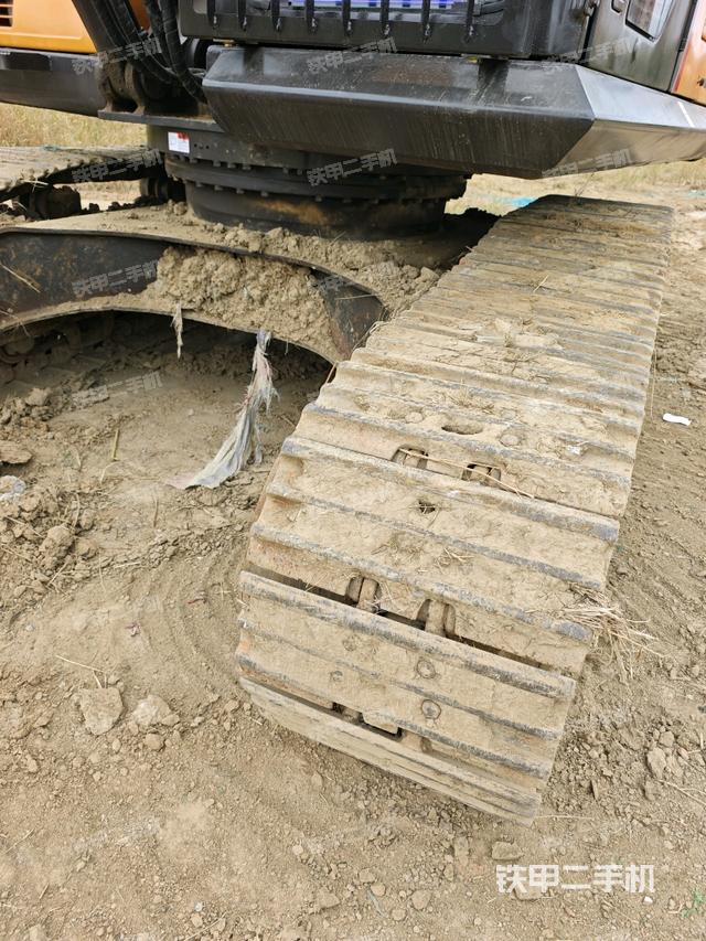 单侧履带整体(整机外观) 单侧履带整体(整机外观)