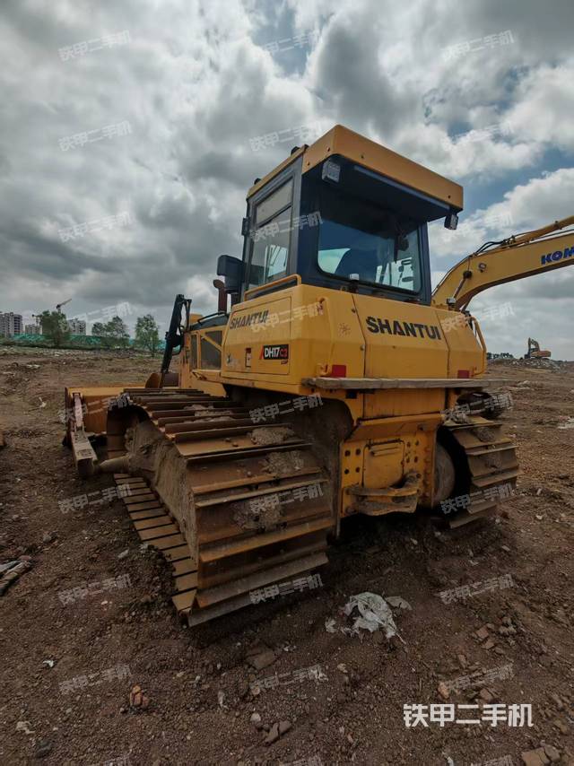 整機(jī)右側(cè)(設(shè)備外觀及核心部件) 整機(jī)右側(cè)(設(shè)備外觀及核心部件)