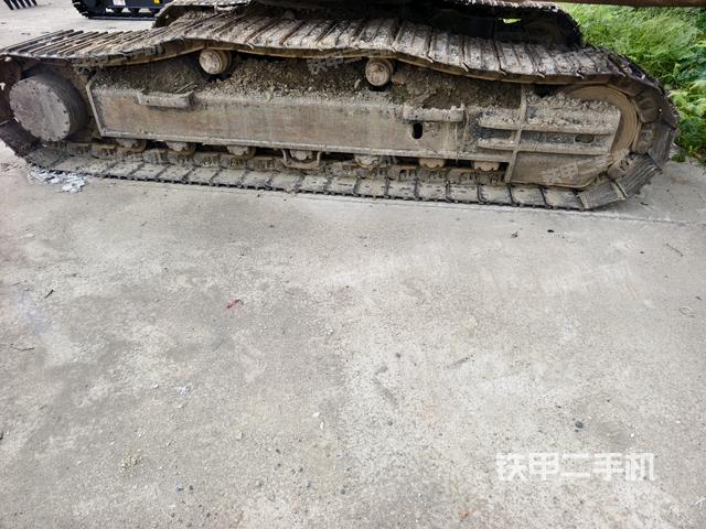 左側(cè)履帶整體?(行走機(jī)構(gòu)) 左側(cè)履帶整體?(行走機(jī)構(gòu))
