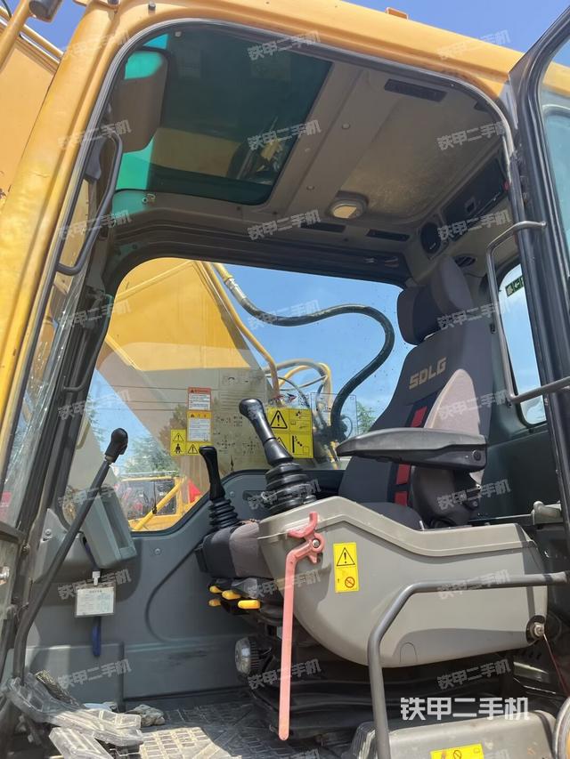 驾驶室整体（整机外观）