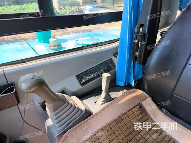 ?駕駛室正側(cè)（駕駛室部分）