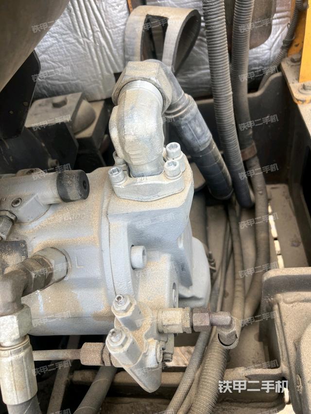 液压泵舱室正面整体(整机外观) 液压泵舱室正面整体(整机外观)