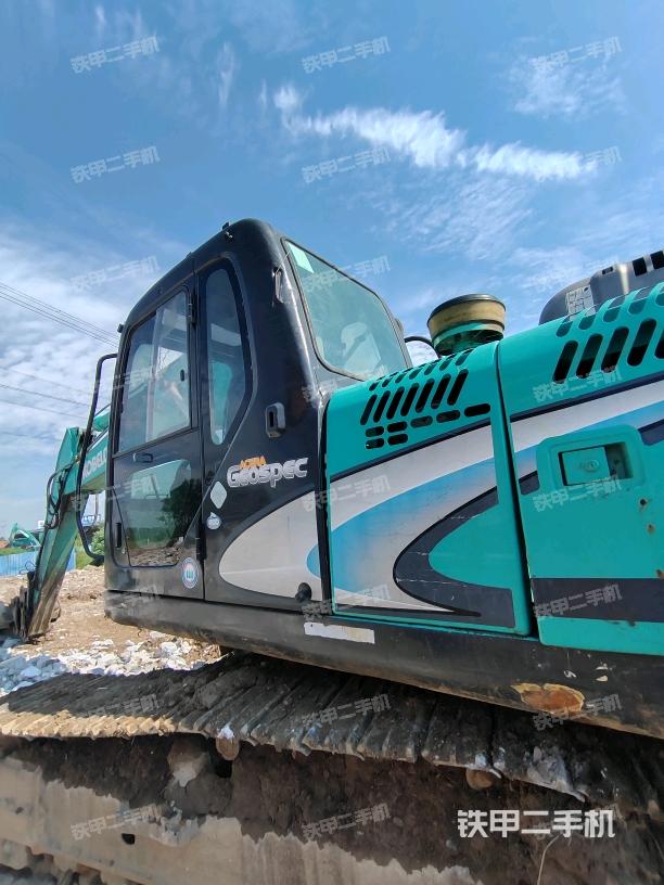 駕駛室左后45度(駕駛室部分) 駕駛室左后45度(駕駛室部分)