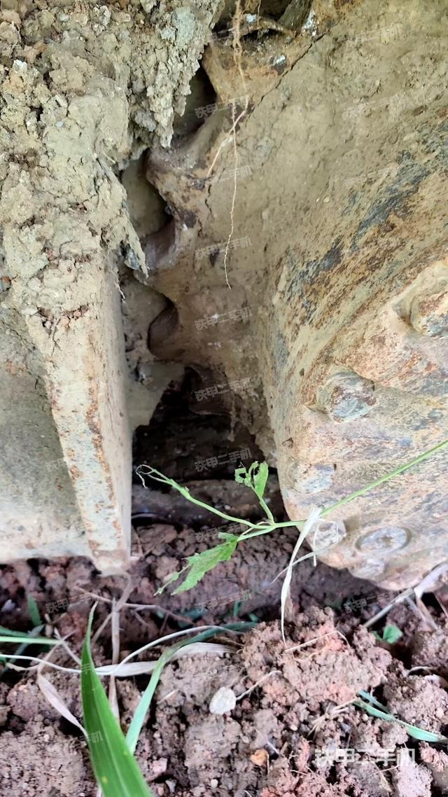 右侧行走马达盖板(行走机构) 右侧行走马达盖板(行走机构)