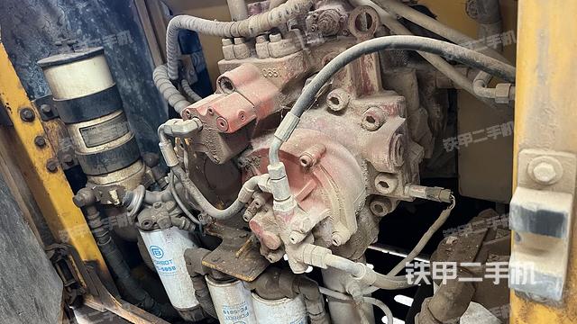 液壓泵艙室正面整體（整機(jī)外觀）