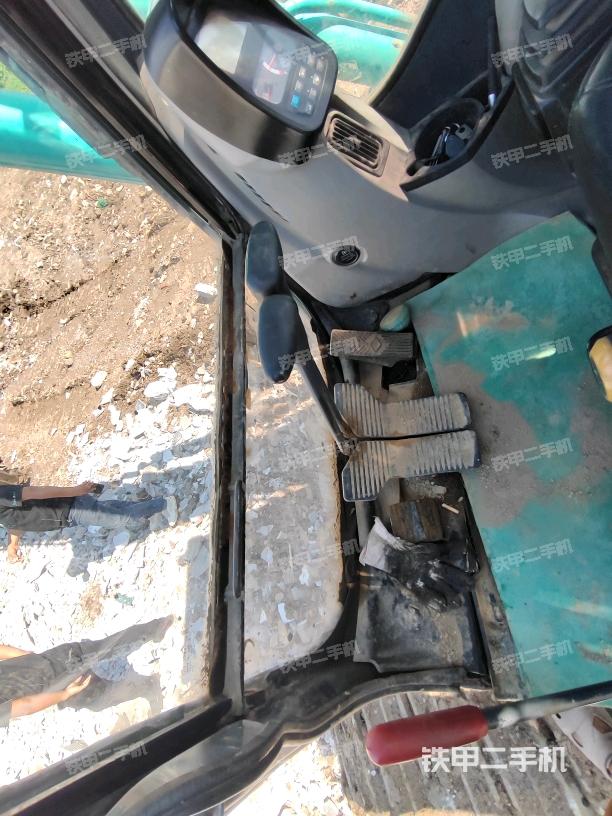 左后方玻璃角標(biāo)(駕駛室部分) 左后方玻璃角標(biāo)(駕駛室部分)