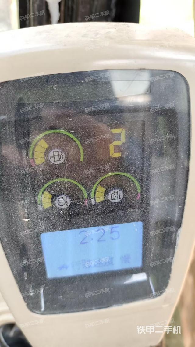 驾驶室左前45度(驾驶室部分) 驾驶室左前45度(驾驶室部分)