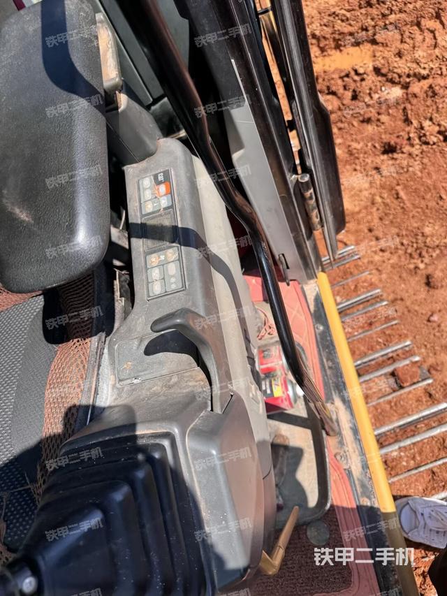 后窗玻璃角標(biāo)(駕駛室部分) 后窗玻璃角標(biāo)(駕駛室部分)