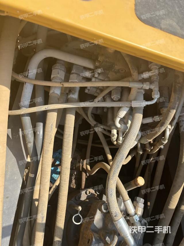 回转马达和主控阀（整机外观）