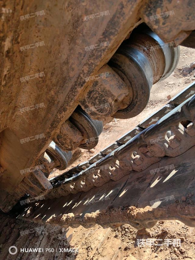 单侧履带整体(整机外观) 单侧履带整体(整机外观)