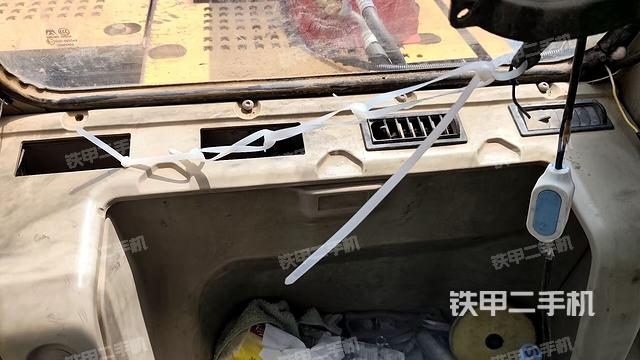 右側(cè)玻璃角標(biāo)(駕駛室部分) 右側(cè)玻璃角標(biāo)(駕駛室部分)