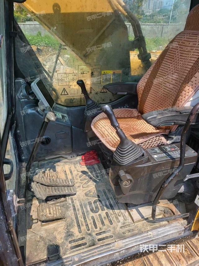 駕駛室整體（整機(jī)外觀）