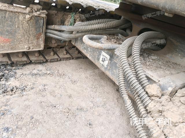 轉(zhuǎn)盤和下車架正前(工作和回轉(zhuǎn)裝置) 轉(zhuǎn)盤和下車架正前(工作和回轉(zhuǎn)裝置)