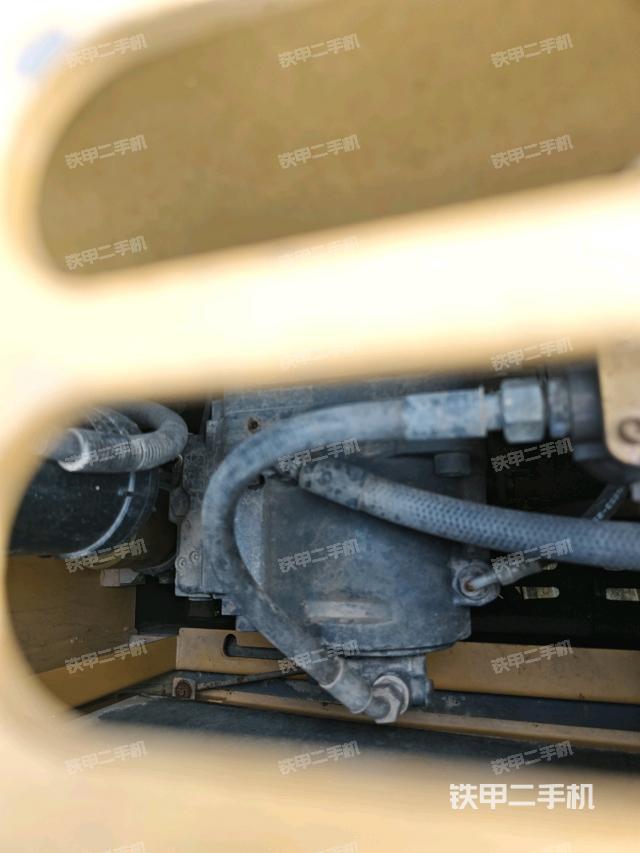 液壓泵艙室正面整體(整機(jī)外觀) 液壓泵艙室正面整體(整機(jī)外觀)