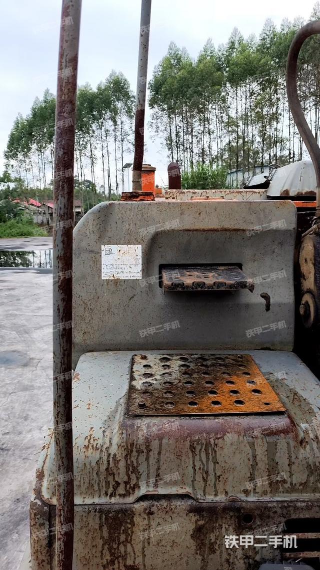 大臂根部 斜视(工作和回转装置) 大臂根部 斜视(工作和回转装置)