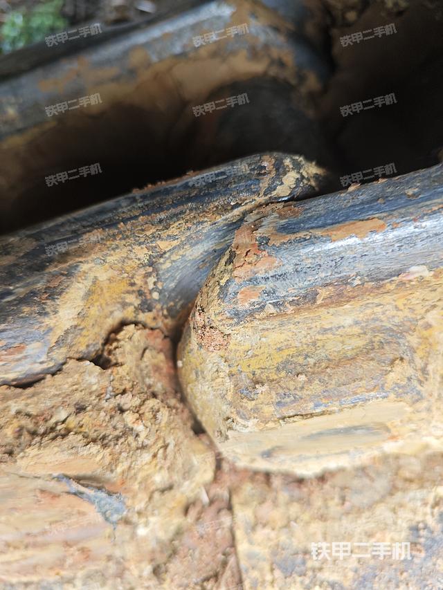 單側(cè)履帶整體(整機(jī)外觀) 單側(cè)履帶整體(整機(jī)外觀)