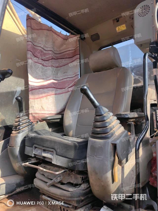 驾驶室整体(整机外观) 驾驶室整体(整机外观)