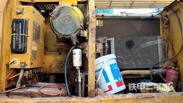 散熱器正面(大件艙室) 散熱器正面(大件艙室)