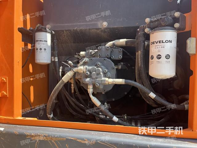 液压泵舱室正面整体(整机外观) 液压泵舱室正面整体(整机外观)