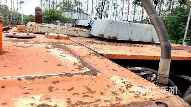 铲斗右后整体(工作和回转装置) 铲斗右后整体(工作和回转装置)