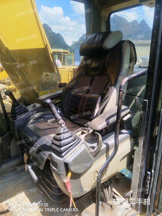 驾驶室左后45度(驾驶室部分) 驾驶室左后45度(驾驶室部分)