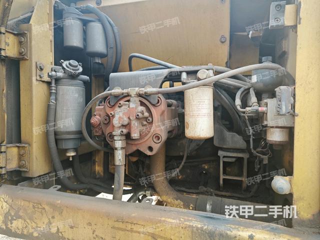 液壓泵艙室正面整體(整機外觀) 液壓泵艙室正面整體(整機外觀)