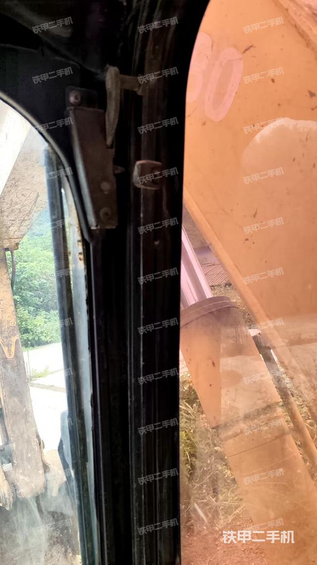 座椅左側(cè)控制臺/音響/含左手柄(駕駛室部分) 座椅左側(cè)控制臺/音響/含左手柄(駕駛室部分)