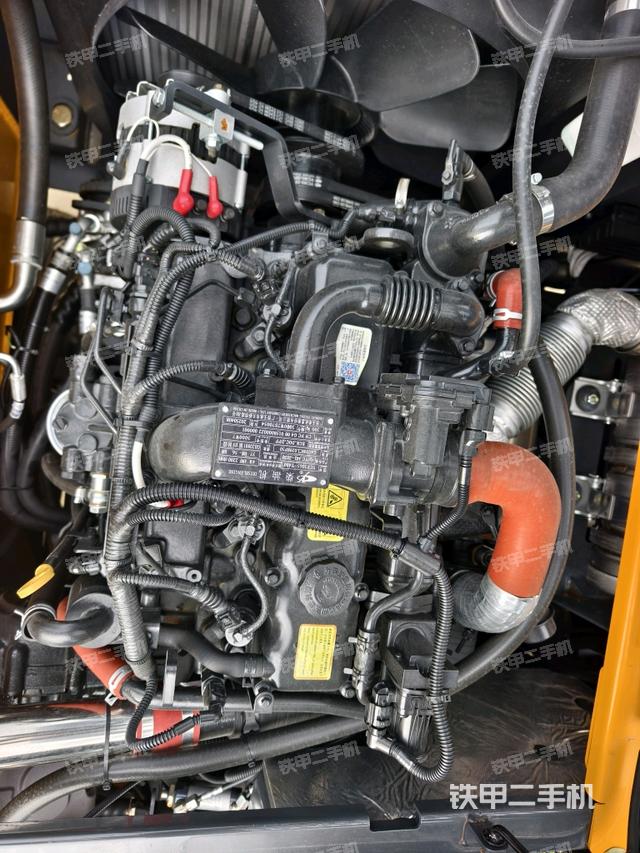 發(fā)動(dòng)機(jī)室（上車部件）