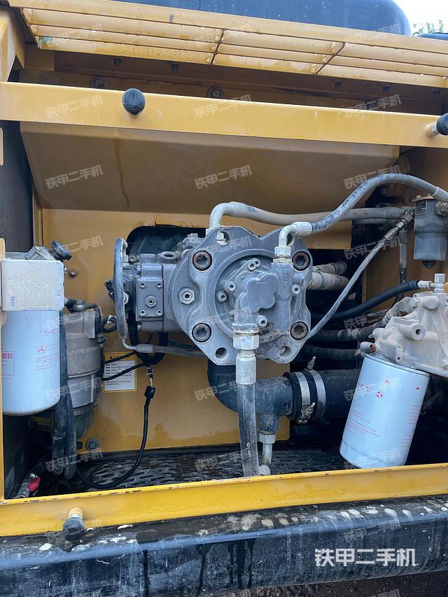 液壓泵艙室正面整體（整機(jī)外觀）