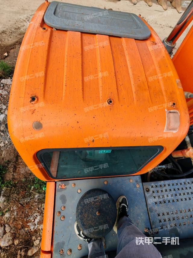 驾驶室顶部（整机外观）