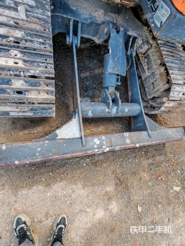 驾驶室顶部（整机外观）