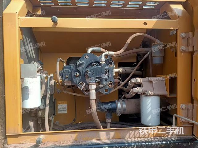 液壓泵艙室正面整體（整機(jī)外觀）