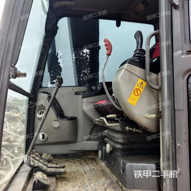 驾驶室顶部（整机外观）