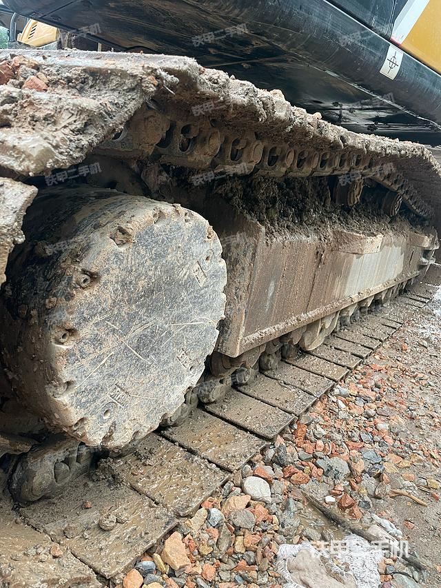 單側(cè)履帶整體（整機(jī)外觀）