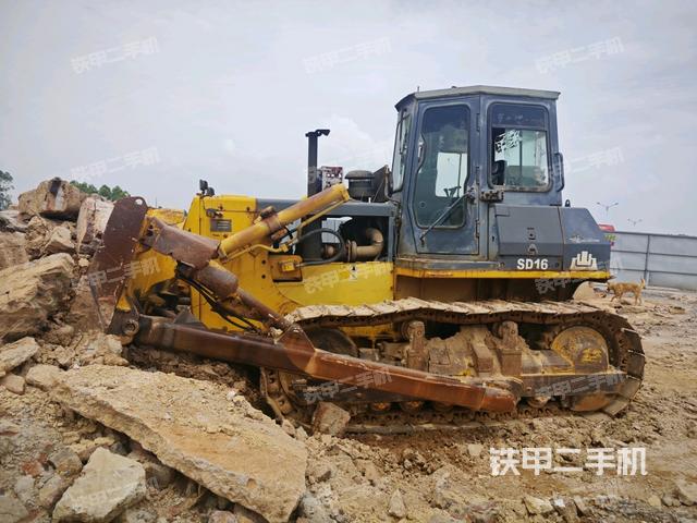 山推SD16标准型推土机