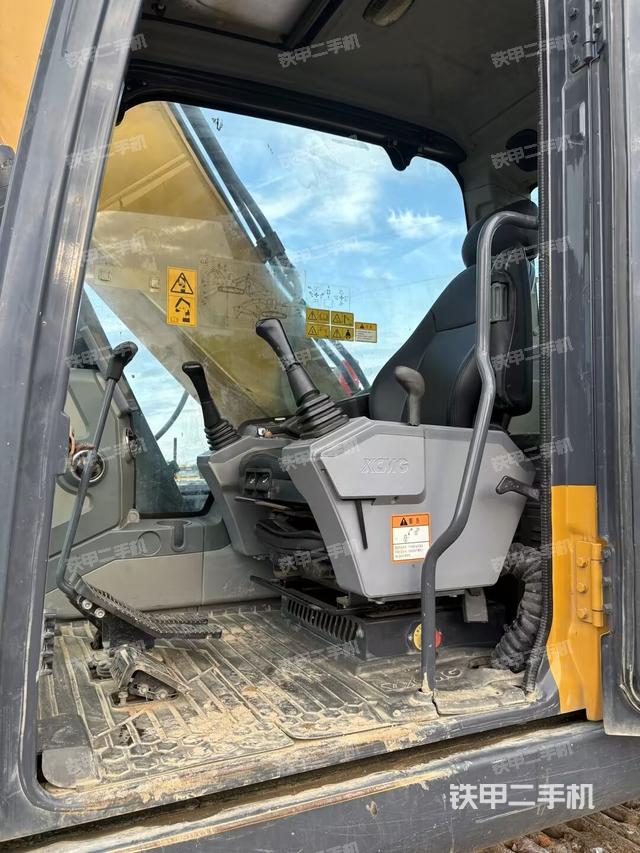 驾驶室整体（整机外观）