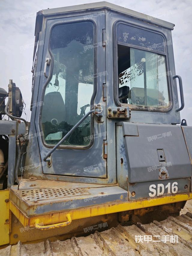 駕駛室操作臺（設備外觀及核心部件）