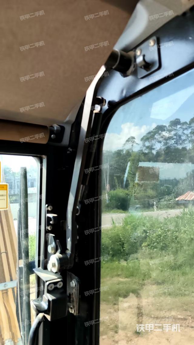 后窗玻璃角标（驾驶室部分）