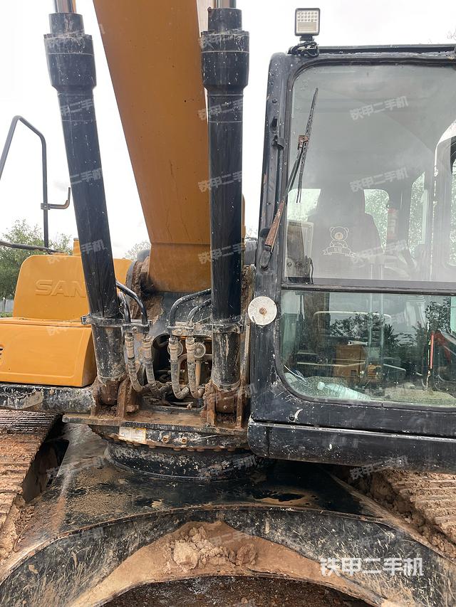 駕駛室整體（整機(jī)外觀）