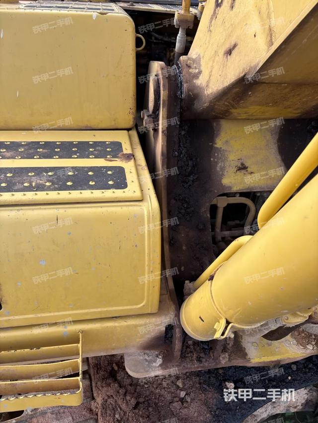 大臂根部?斜視(工作和回轉(zhuǎn)裝置) 大臂根部?斜視(工作和回轉(zhuǎn)裝置)